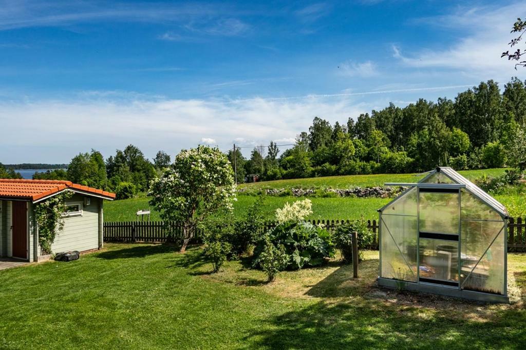 Two Small Guest Houses By Lake Rent Out As One Ю Экстерьер фото